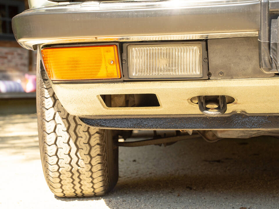 Image 16/63 of BMW 528i (1984)