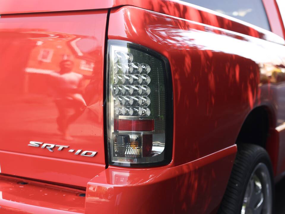 Image 28/82 of Dodge Ram SRT 10 (2005)