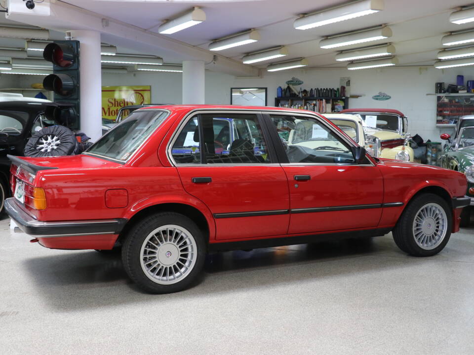 Bild 25/26 von BMW 325e (1987)