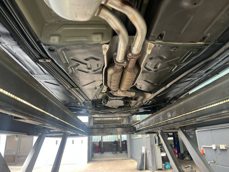 Image 16/22 of Mercedes-Benz E 220 (1993)