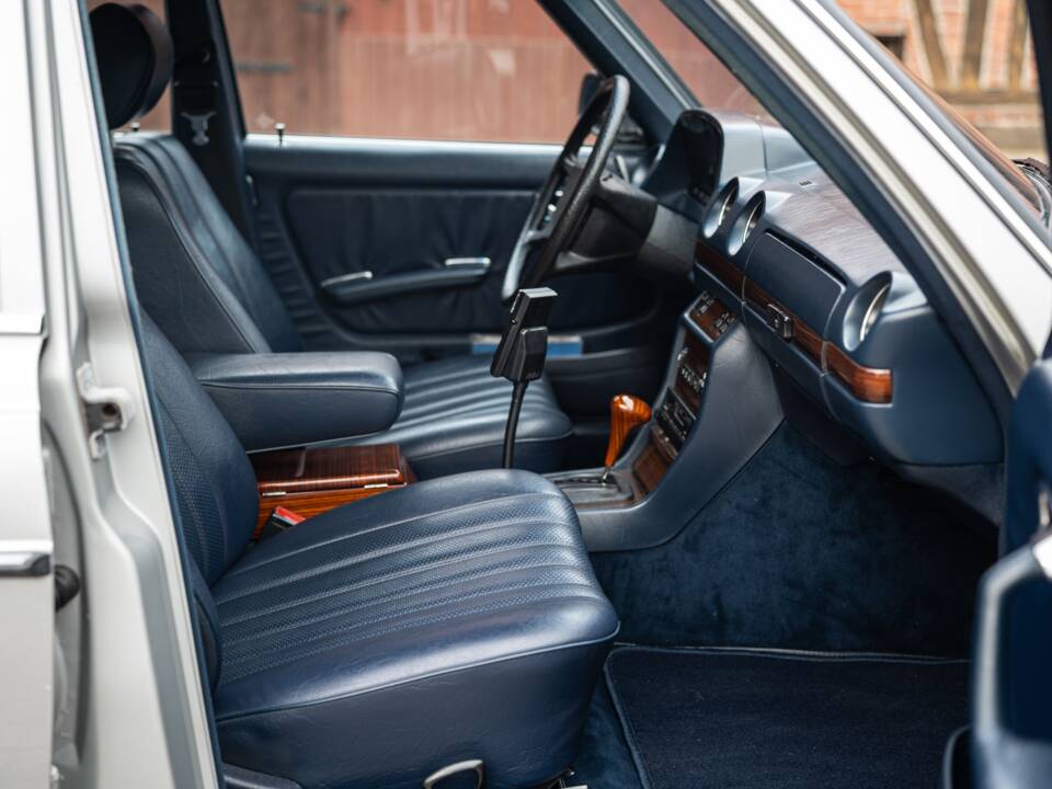 Bild 43/83 von Mercedes-Benz 300 D Turbodiesel (1983)