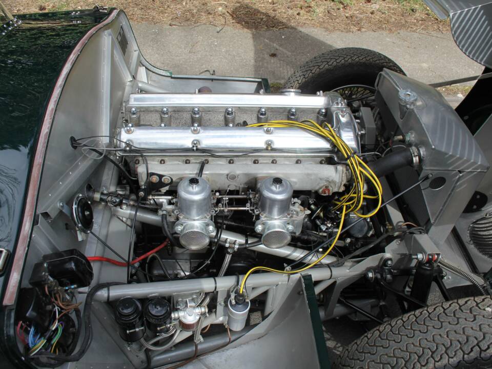 Image 15/18 de Jaguar C-Type (1900)