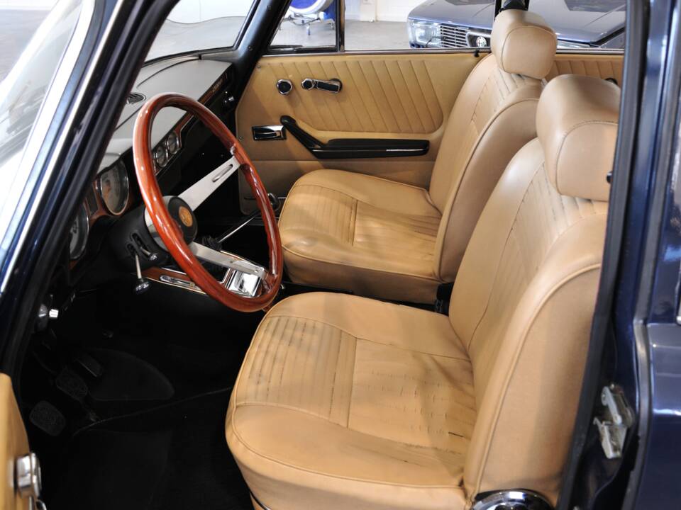 Image 12/35 of Alfa Romeo 2000 Berlina (1972)