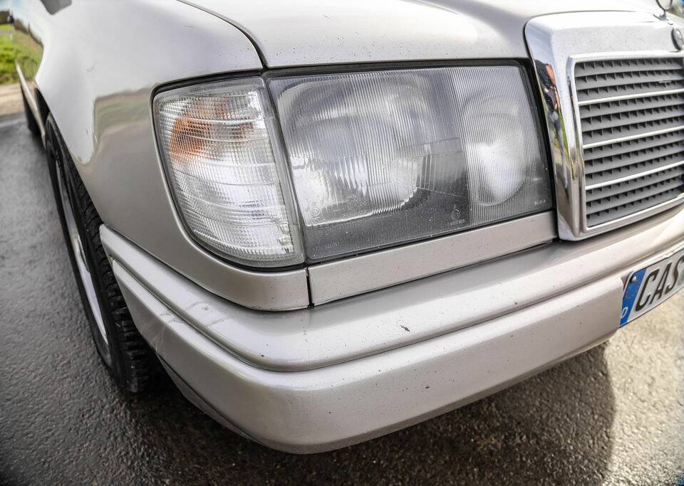 Bild 6/8 von Mercedes-Benz 230 CE (1988)