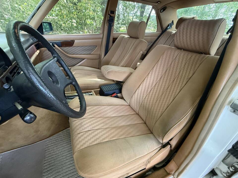 Immagine 10/20 di Mercedes-Benz 280 SE (1983)