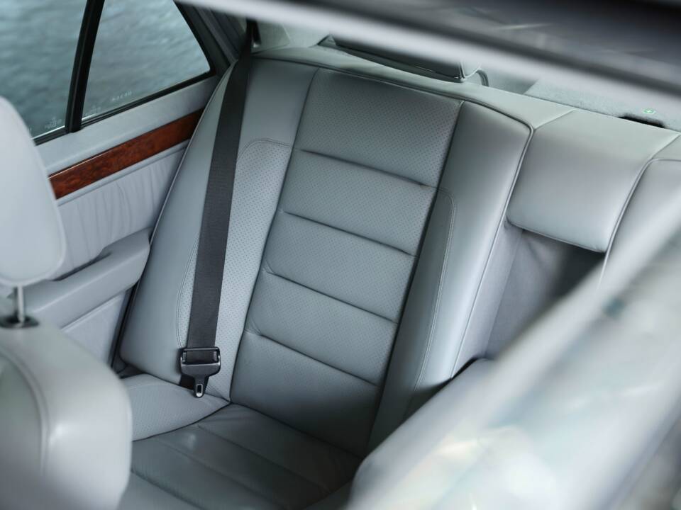 Bild 44/50 von Mercedes-Benz 500 E (1993)