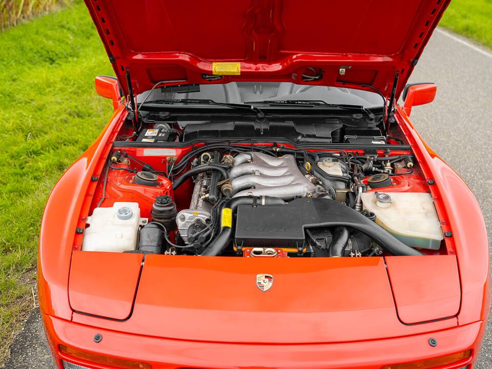 Bild 39/43 von Porsche 944 Turbo (1991)
