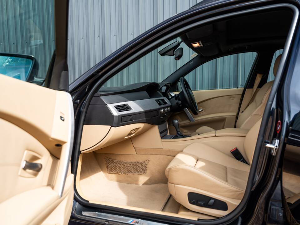 Imagen 36/65 de BMW 545i Touring (2005)