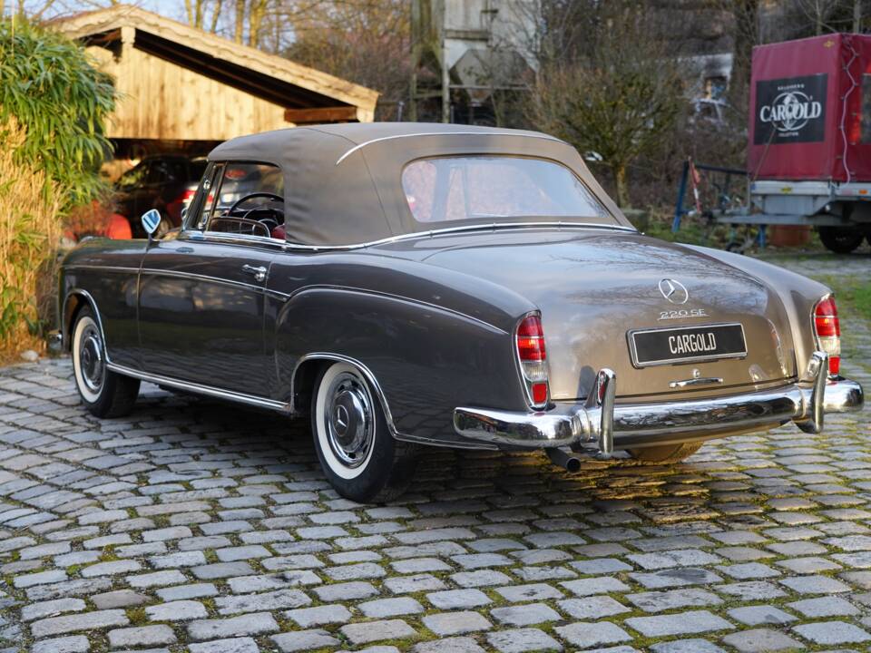 Image 3/21 of Mercedes-Benz 220 SE (1960)