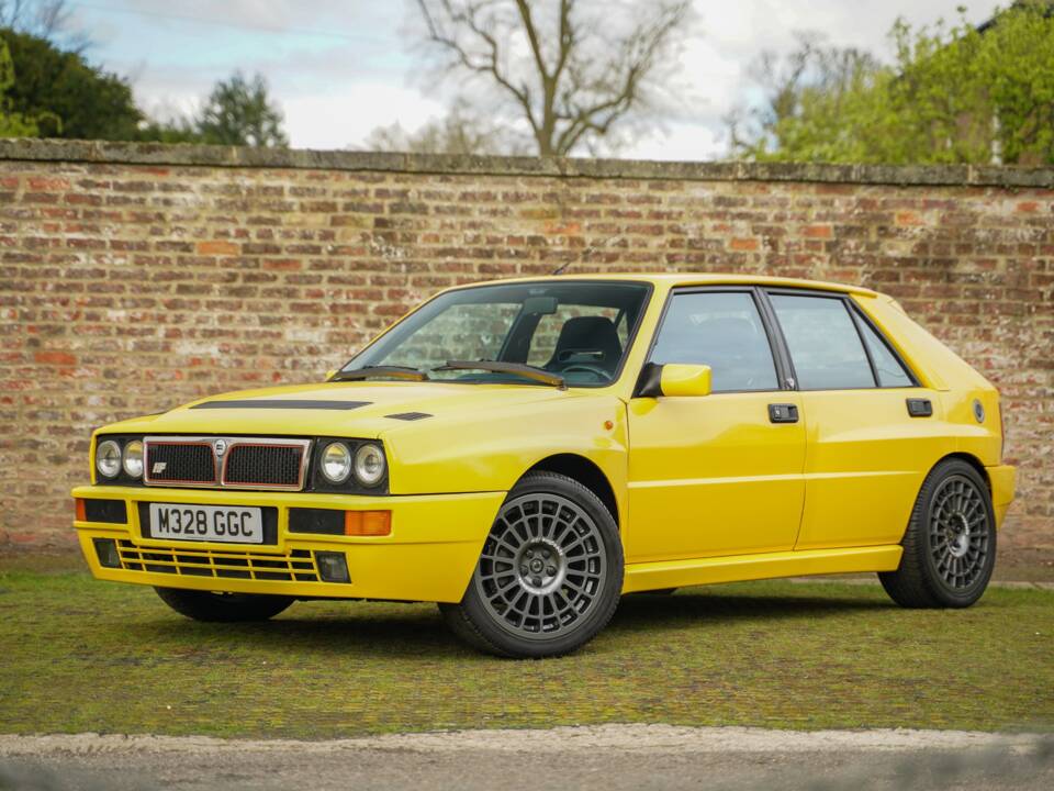 Image 45/50 of Lancia Delta HF Integrale Evoluzione II (1994)