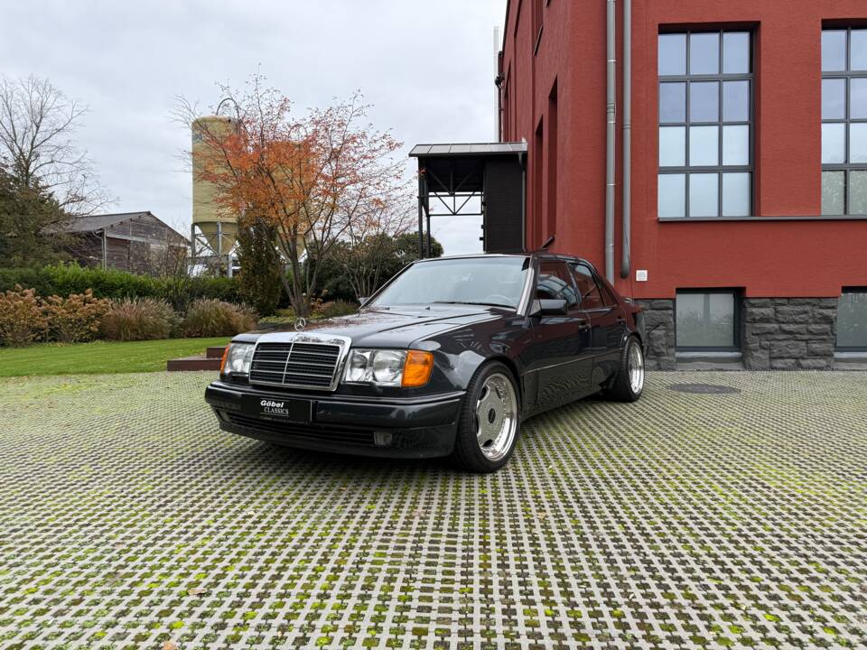 Bild 1/27 von Mercedes-Benz 500 E (1992)