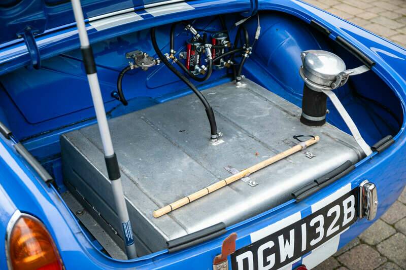 Image 29/45 of MG MGB GT (1964)