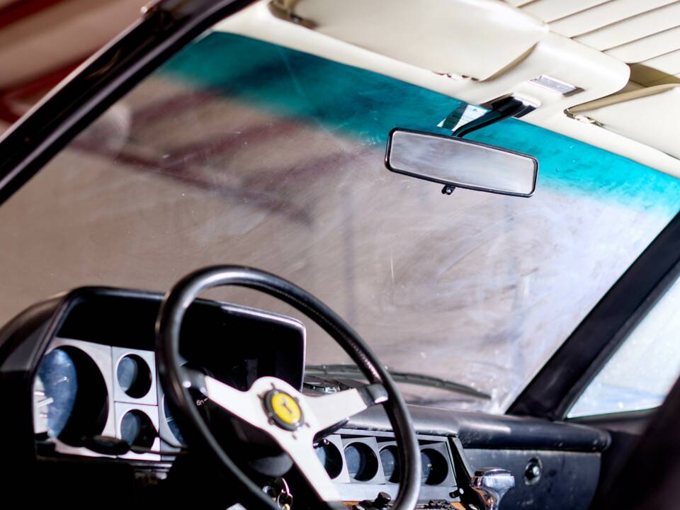 Image 14/23 de Ferrari 400 GT (1979)