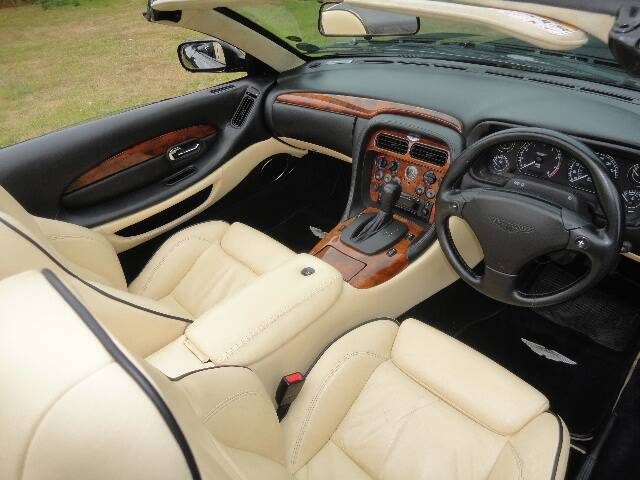 Image 14/30 de Aston Martin DB 7 Vantage Volante (2003)