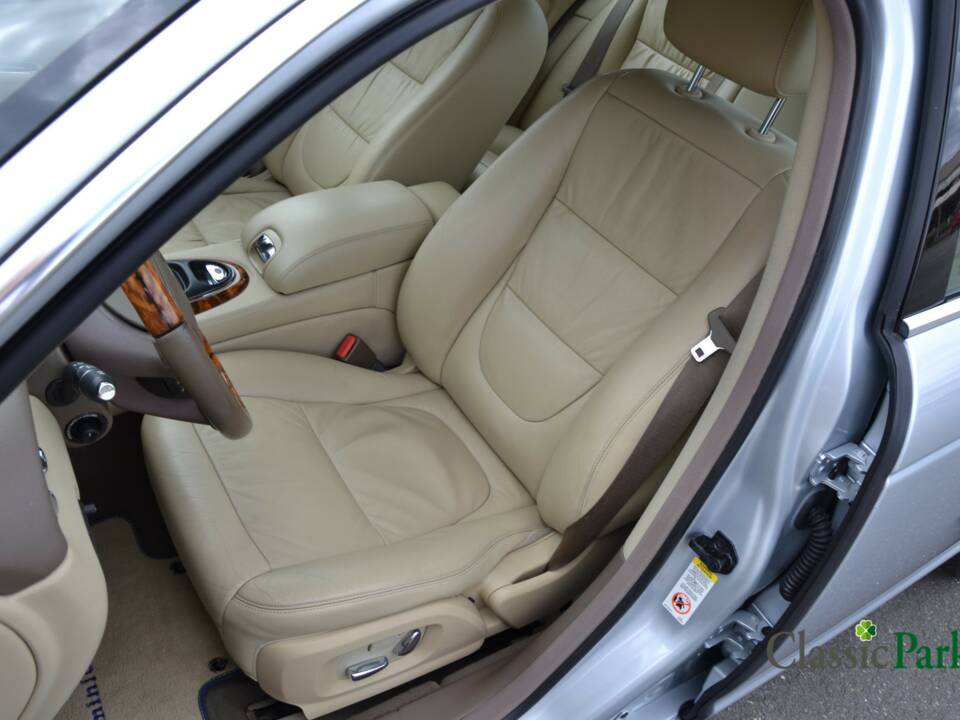 Immagine 19/46 di Jaguar XJ 8 3.5 (2007)