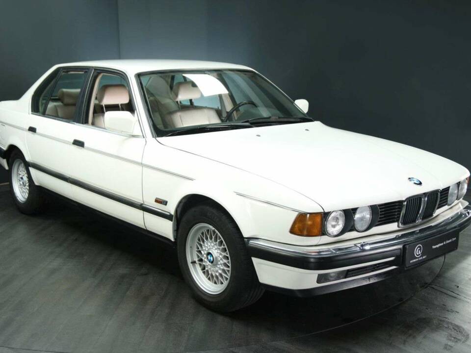 Image 8/30 de BMW 735i (1987)