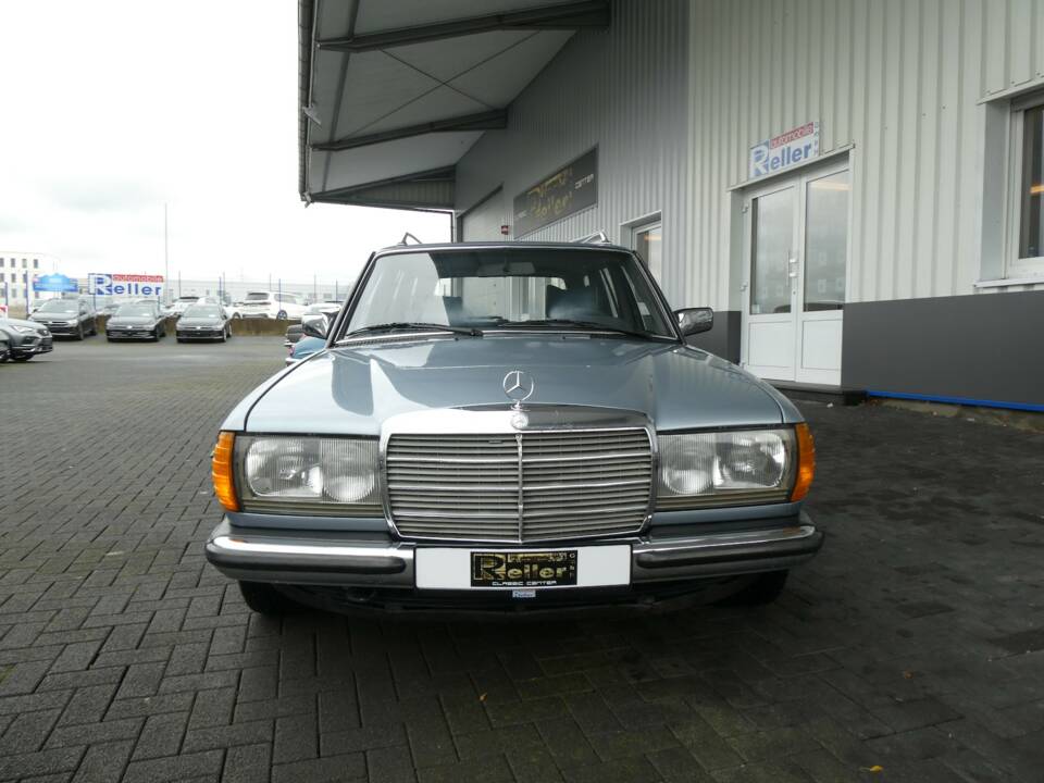 Image 2/21 of Mercedes-Benz 280 TE (1984)