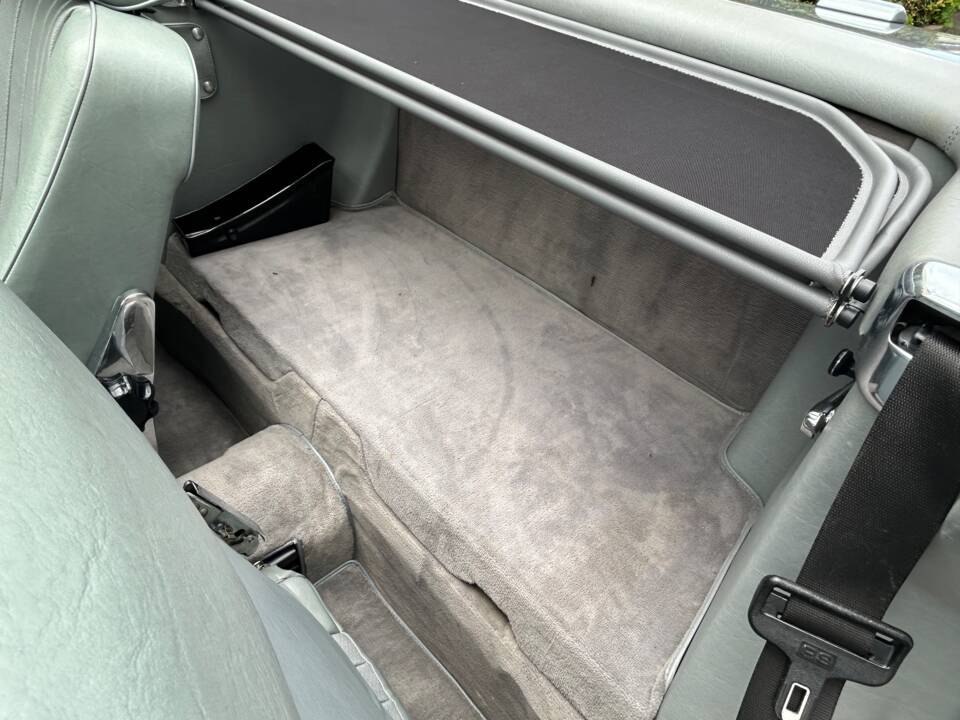 Image 11/36 of Mercedes-Benz 560 SL (1989)