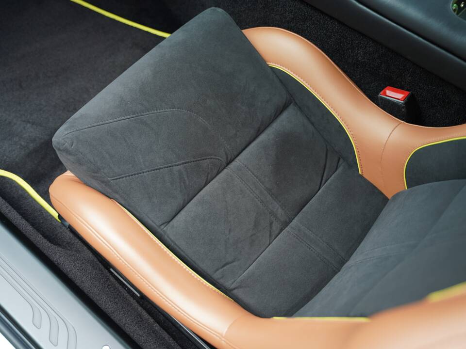 Bild 20/50 von Aston Martin V8 Vantage AMR (2018)