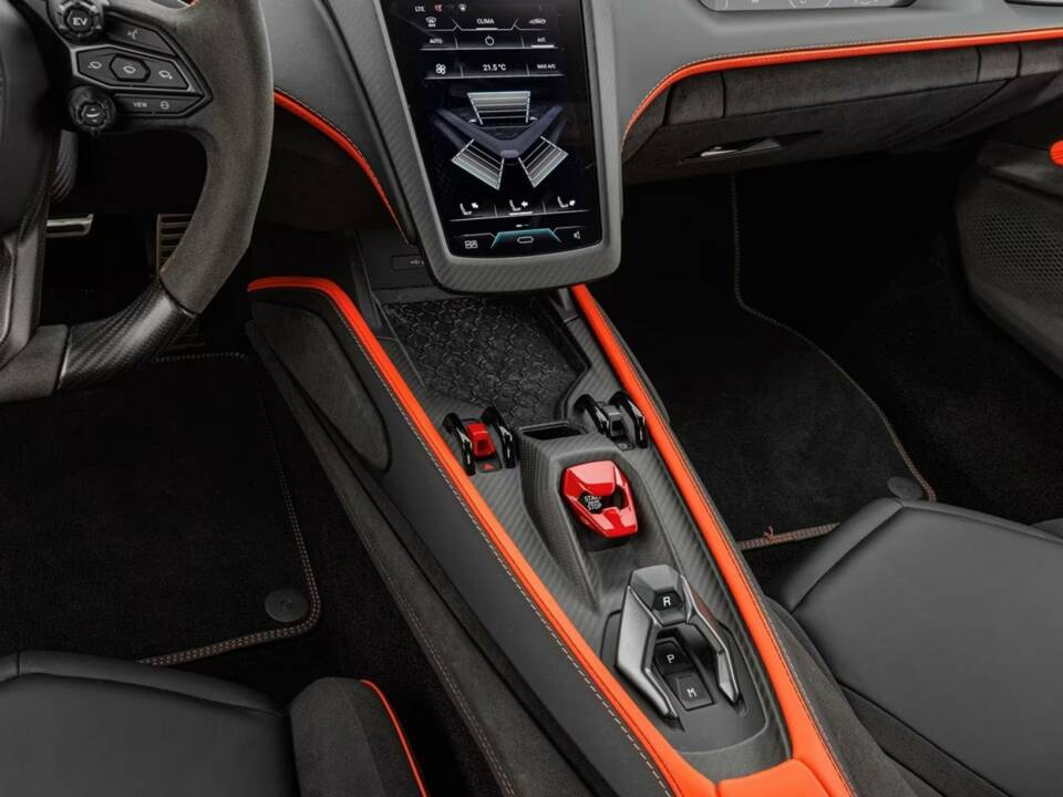 Immagine 11/15 di Lamborghini Revuelto (2024)