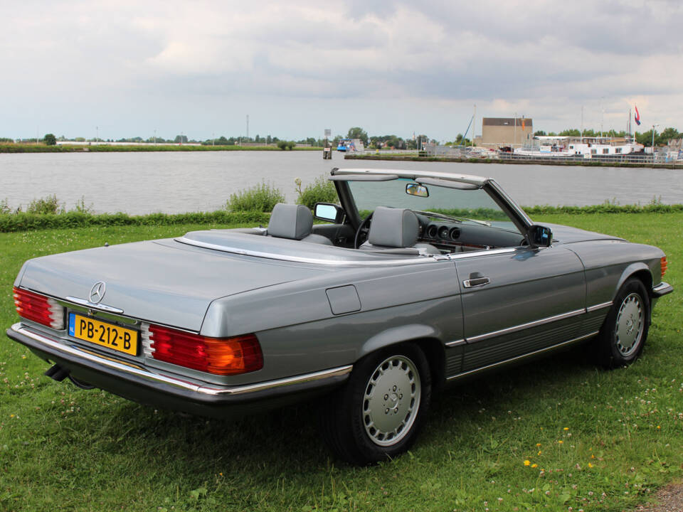 Imagen 7/27 de Mercedes-Benz 560 SL (1989)