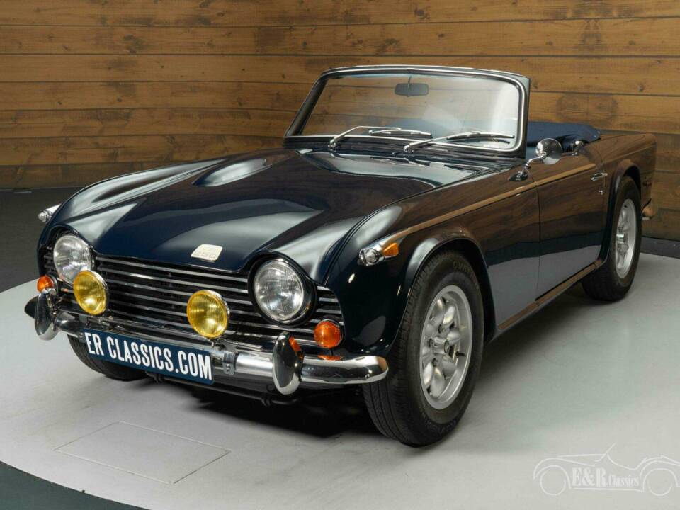 Image 6/19 of Triumph TR 250 (1968)