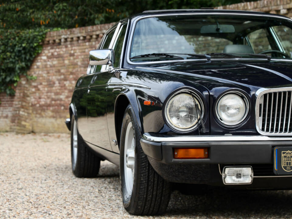 Imagen 44/50 de Jaguar XJ 12 (1985)