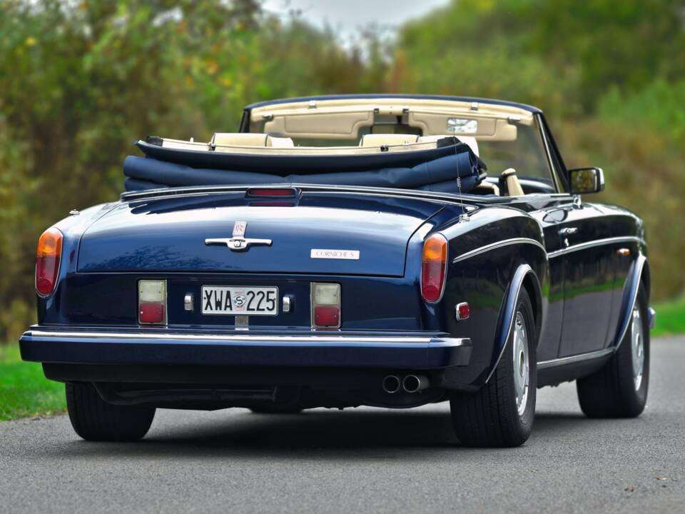 Image 12/50 of Rolls-Royce Corniche S (1995)