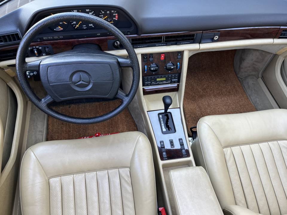 Image 26/50 of Mercedes-Benz 380 SE (1984)