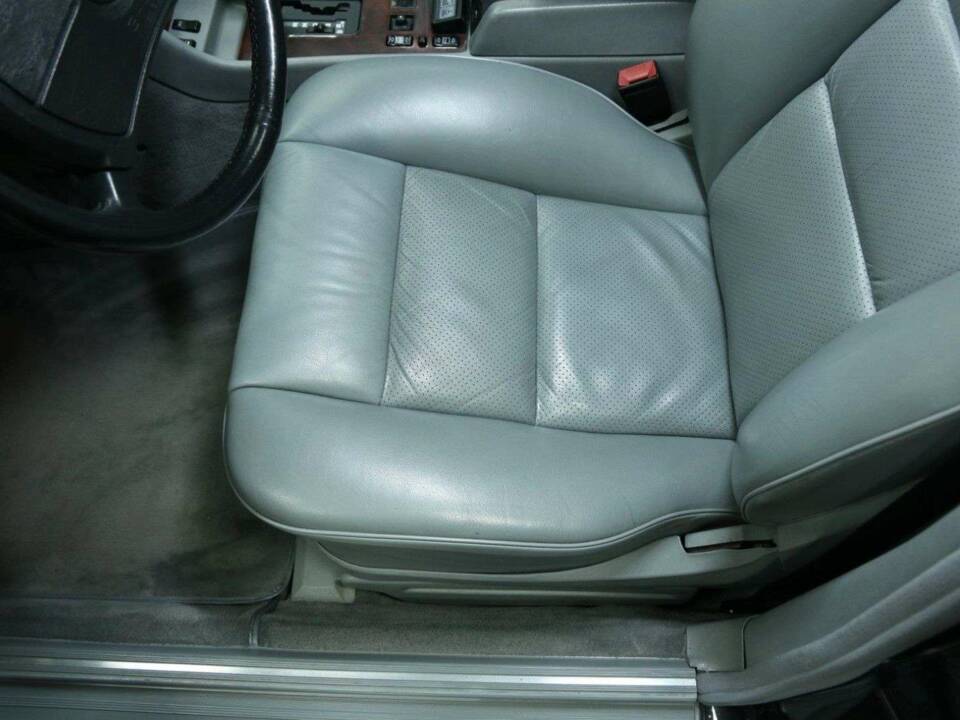 Image 12/30 of Mercedes-Benz 560 SEL (1989)