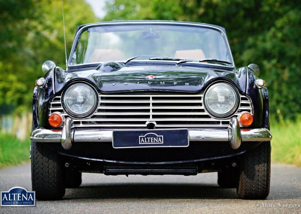 Imagen 2/36 de Triumph TR 4A IRS (1966)