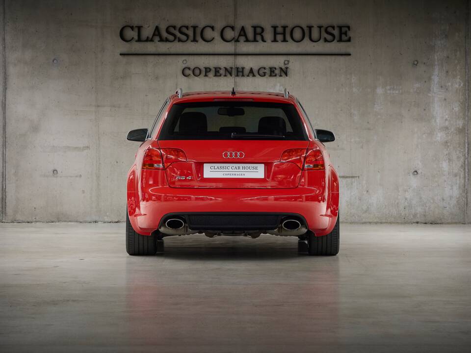 Image 8/95 of Audi RS4 Avant (2006)