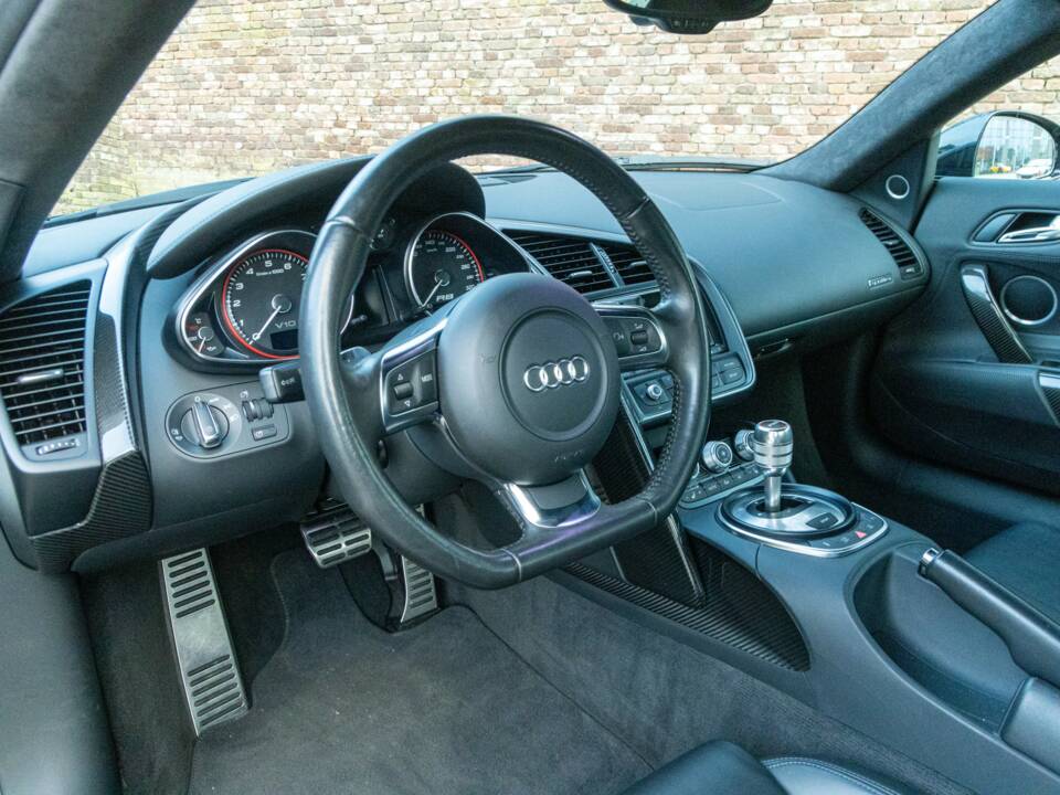 Image 27/50 de Audi R8 V10 (2011)