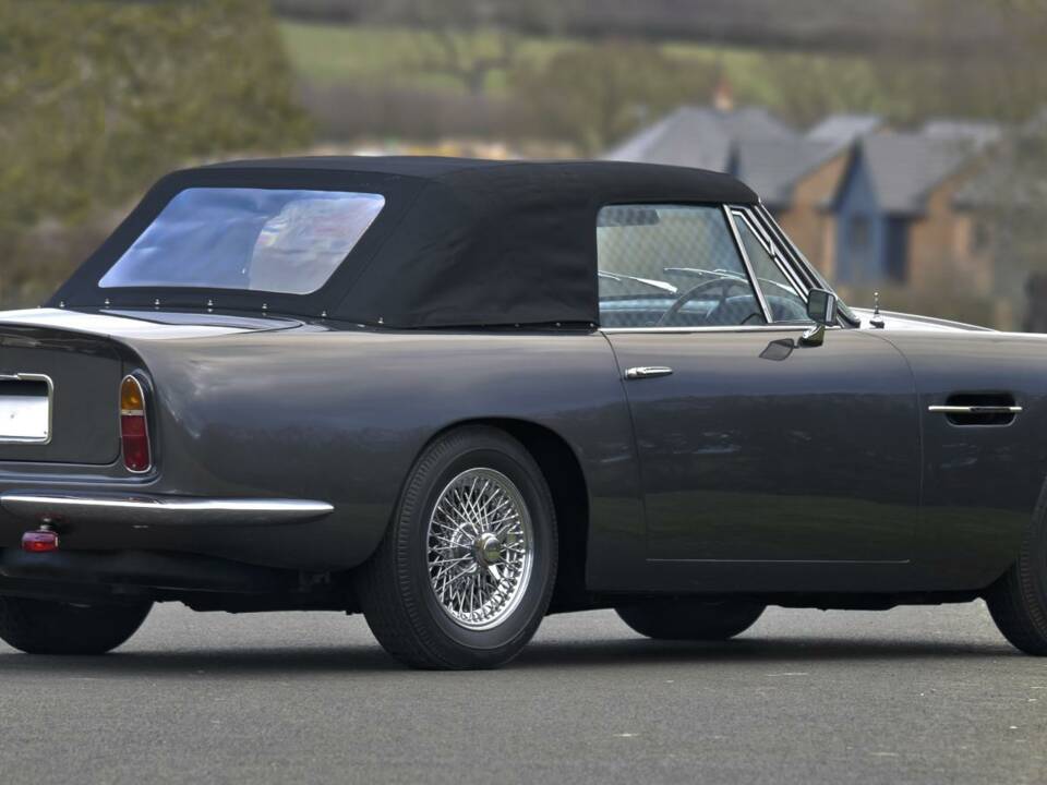 Bild 26/50 von Aston Martin DB 6 Vantage Volante (1969)