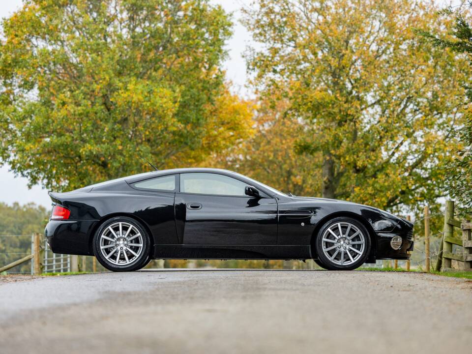 Afbeelding 16/50 van Aston Martin V12 Vanquish S (2007)
