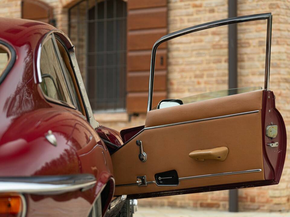 Afbeelding 44/50 van Jaguar E-Type V12 (2+2) (1972)