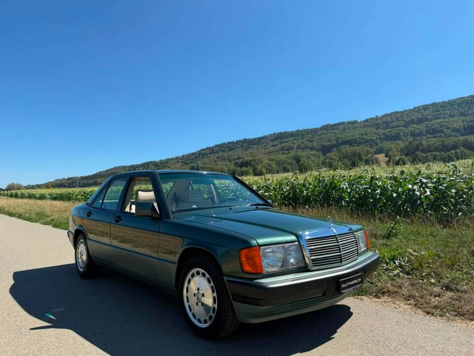 Bild 16/21 von Mercedes-Benz 190 E 2.3 (1991)