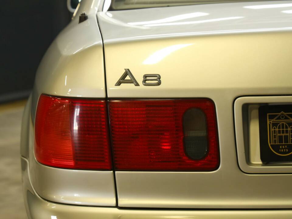 Immagine 38/50 di Audi A8 4.2 quattro (1995)