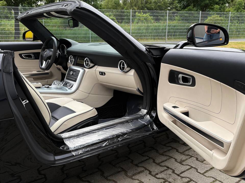 Image 19/28 of Mercedes-Benz SLS AMG Roadster (2012)