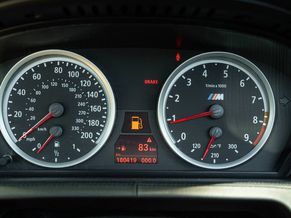 Image 47/50 of BMW M6 (2007)