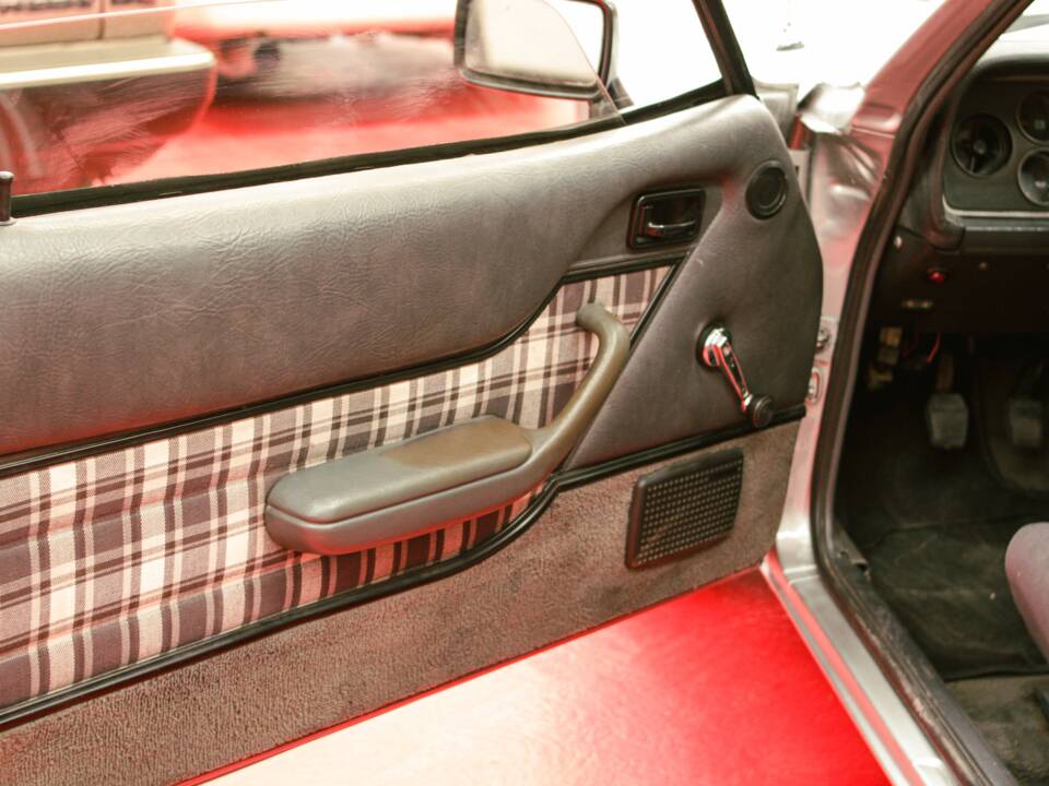 Image 16/34 of Ford Capri 2,8i (1981)