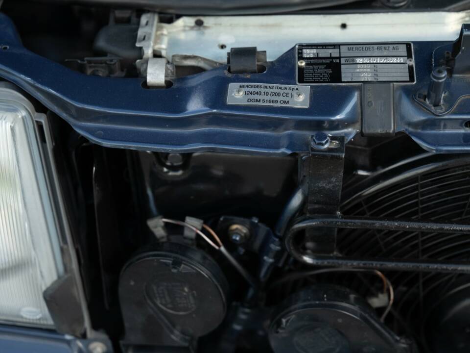 Bild 59/79 von Mercedes-Benz 200 CE (1993)