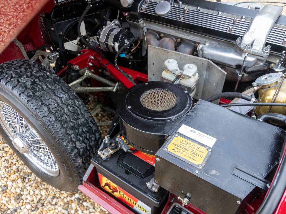 Image 26/50 de Jaguar E-Type (1969)