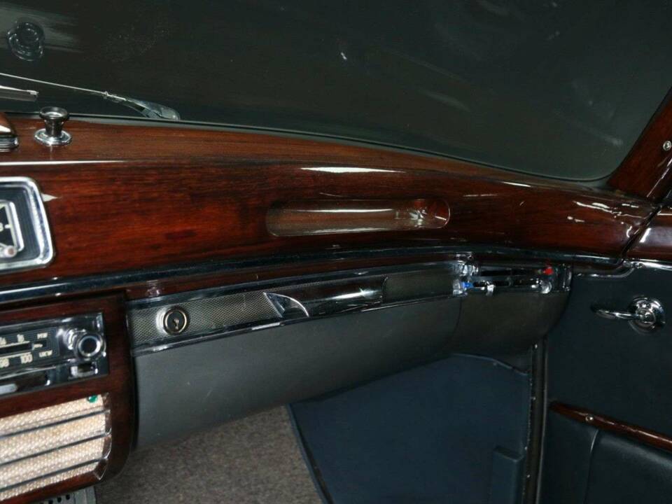 Bild 25/49 von Mercedes-Benz 220 SE (1960)