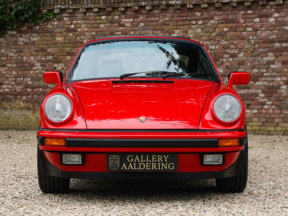 Image 32/50 of Porsche 911 Carrera 3.2 (1988)