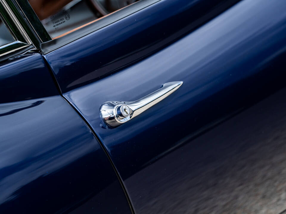 Image 17/39 of Jaguar E-Type &quot;Lightweight&quot; (1962)