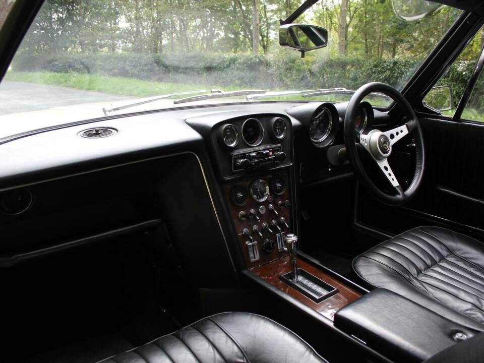 Image 11/20 of Jensen Interceptor MK I (1968)
