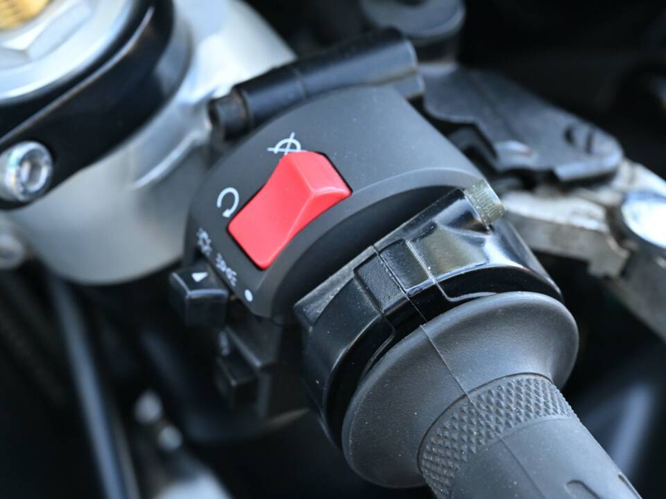 Bild 28/49 von Yamaha YZF-R1 (2002)