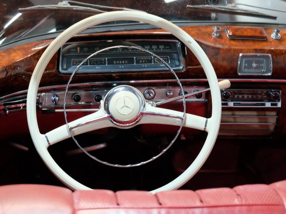 Image 5/30 of Mercedes-Benz 220 S Cabriolet (1957)