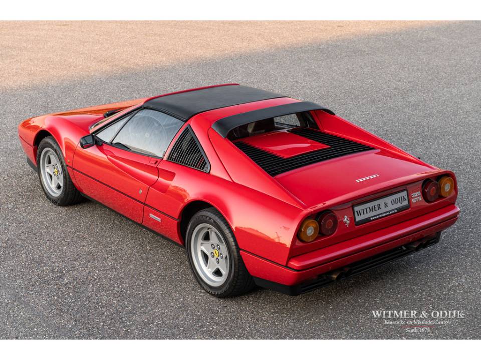 Image 4/35 de Ferrari 328 GTS (1986)